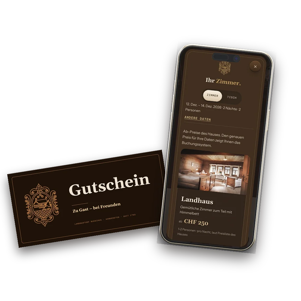 Ein Handy mit dem Zimmer-Finder, daneben der Gutschein des Hauses
