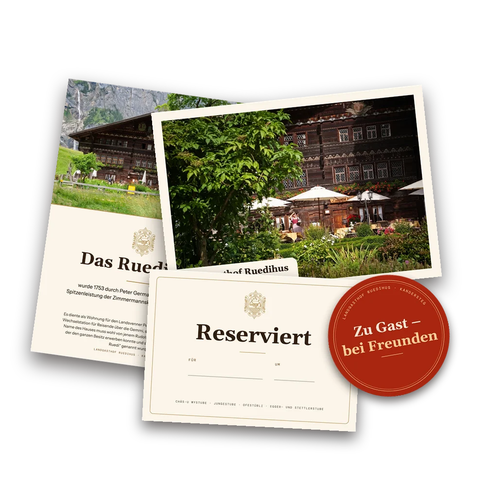 Ansichtskarte, Tischkarte, Untersetzer und das Blatt zur Hausgeschichte